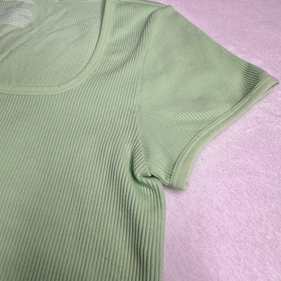 Wild Fable Women's Size M Short Sleeve Seamless Crop T-Shirt Green Neon - Picture 5 of 7